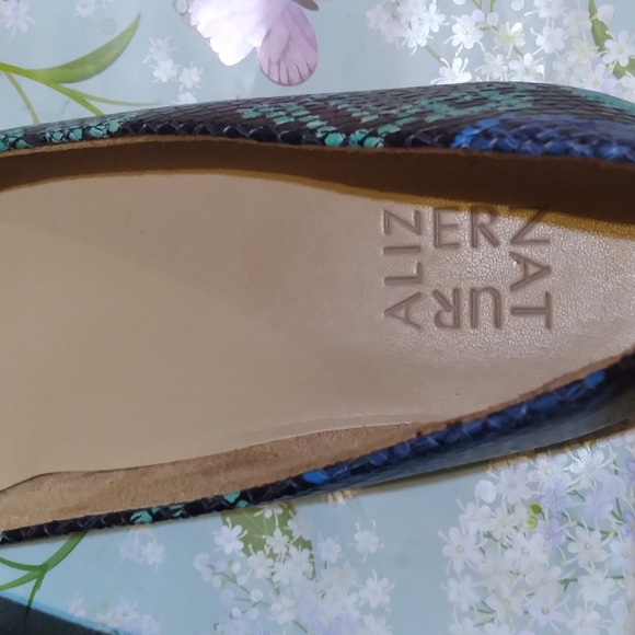 Like NEW Naturalizer flats size 8.5 M CUTE STYLE! - Picture 6 of 6